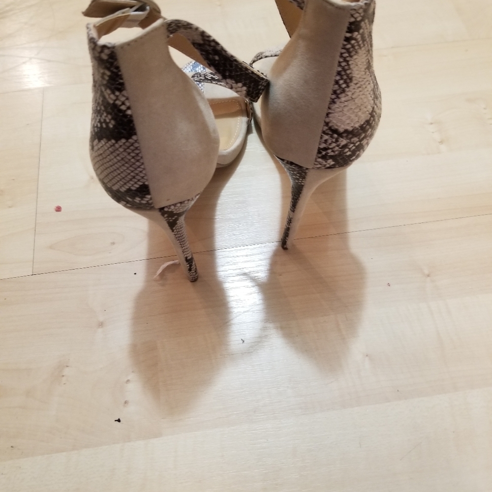 Shoe - Picture 5 of 7